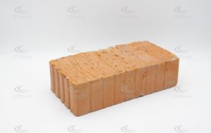 Где используют рядовой кирпич и на что обратить внимание при покупке